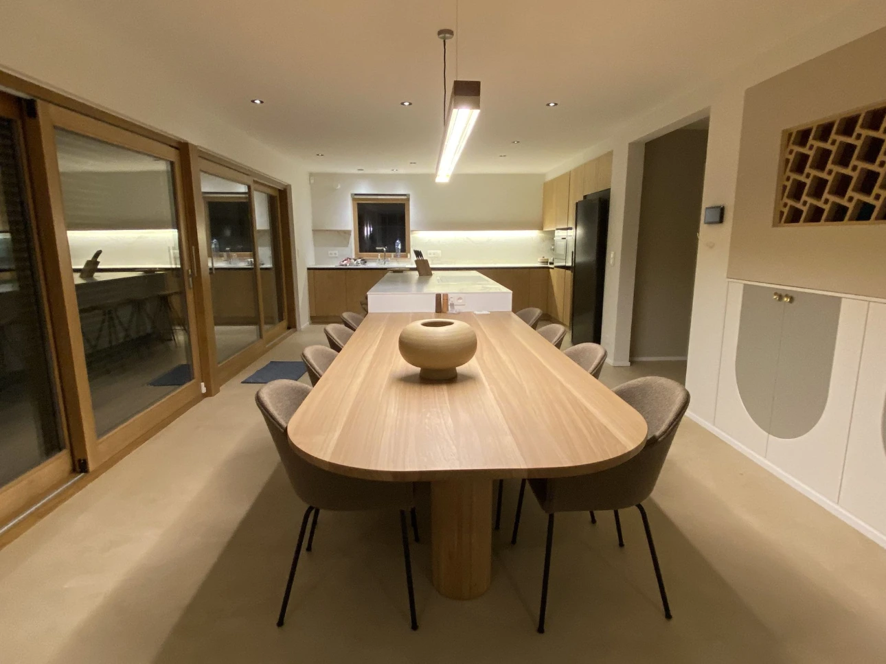 Table de salle à manger en chêne massif sur mesure, maison à Houtain St Siméon